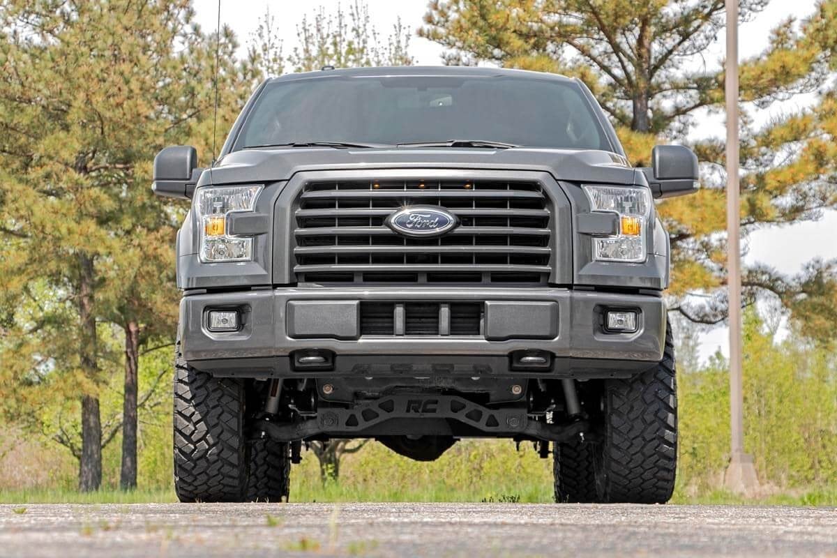 Ford F-150 Suspension Lift Kit - Rough Country - 4 Inch Lift | M1 Struts/M1 - '15-'20